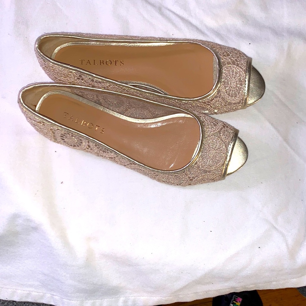 Flat semi formal shoes, gold and cream sz 6.5